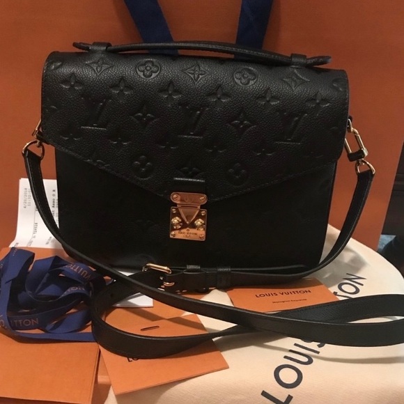Louis Vuitton Handbags - COPY - 💯 authentic Louis Vuitton crossbody bag